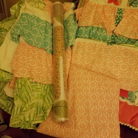 Levtex 5 piece crib bedding - Picture 5 of 6